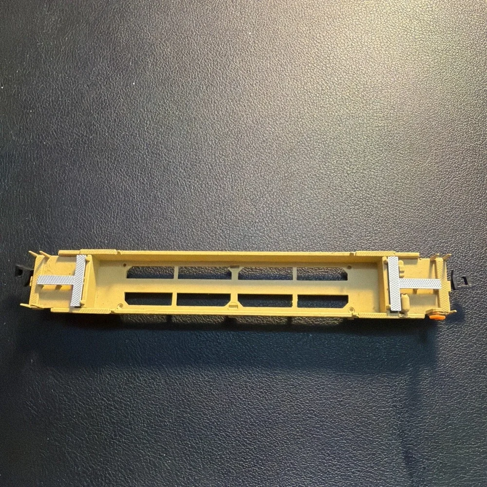 HO Scale TTX DTTX Intermodel Well Car With Two Cargo Containers